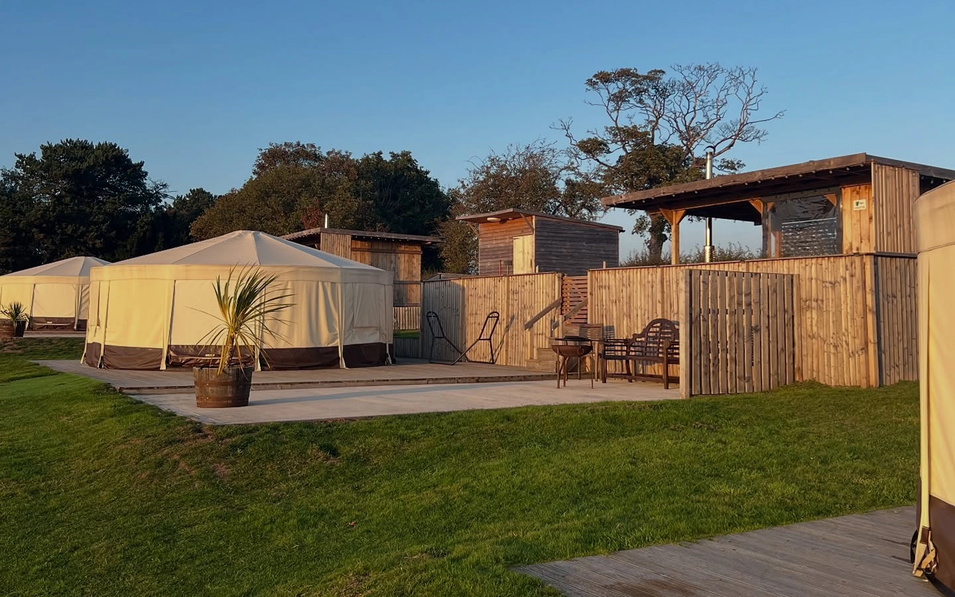 Dukeries Retreat - Luxury Glamping & Touring in Nottinghamshire - Banner 01