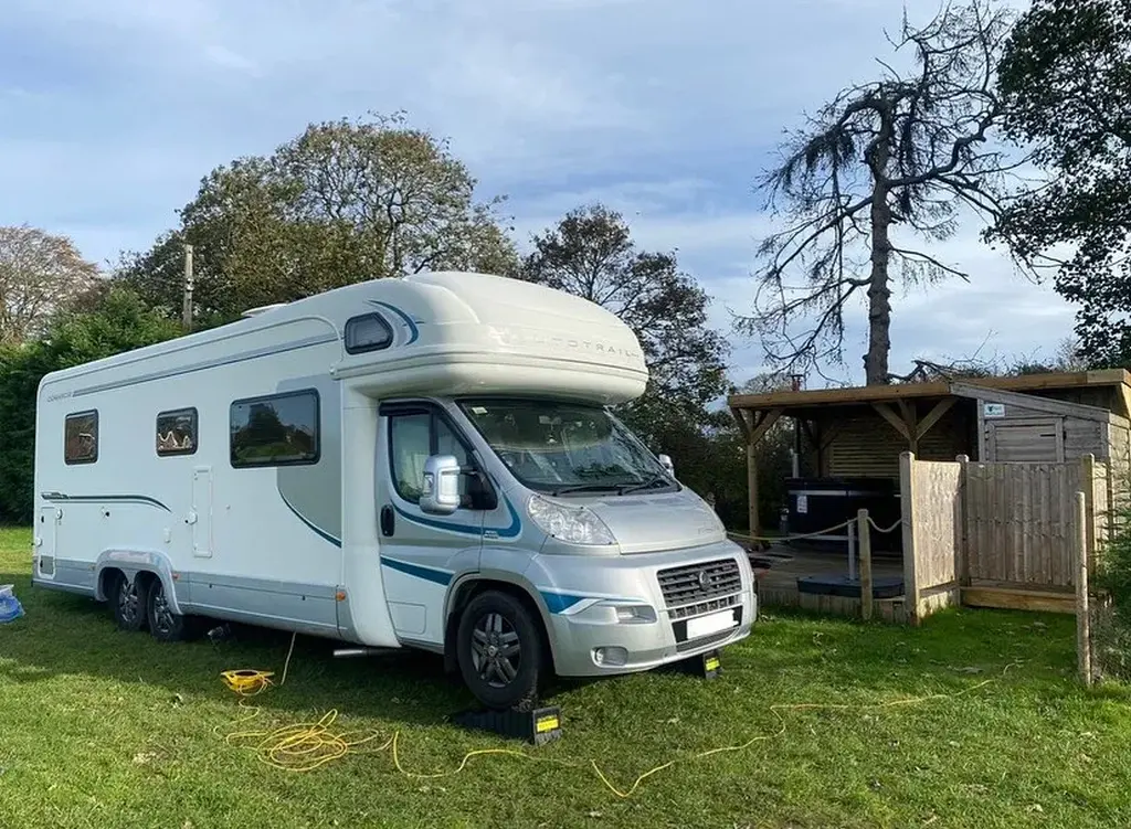 VIP Tourer Pitches in Mansfield with private wood-fired hot tubs - 002